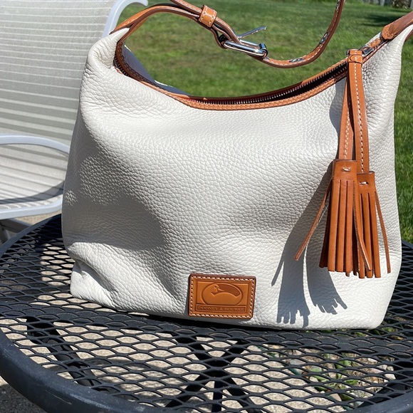 Dooney & Bourke Handbags - Beautiful authentic DOONEY & BOURKE HANDBAG